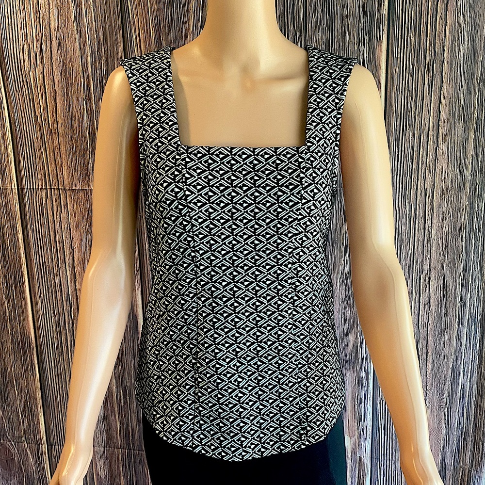 Anthropologie 9-H15 black and white pattern size small blouse